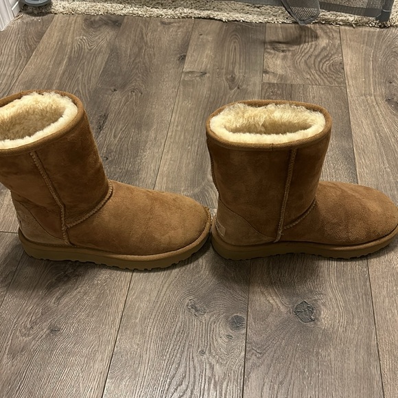 UGG Boots - Picture 3 of 9